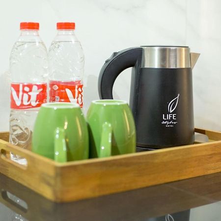 Life Emerald Hotel Surabaya Esterno foto