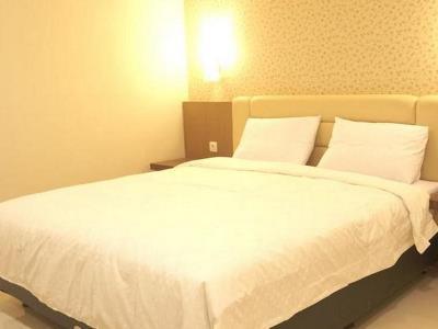 Life Emerald Hotel Surabaya Esterno foto